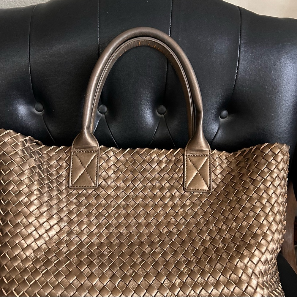 Woven Tote Bag Large Bronze Taupe with Matching Pouch excellent condition - Picture 2 of 9